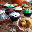 Halloweenowe muffinki z pomarańczą i śliwką kalifornijską