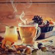 Rozgrzewająca herbata z cynamonem, goździkami i pomarańczą