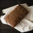 Przepis na sycący, domowy chleb konopny na zakwasie